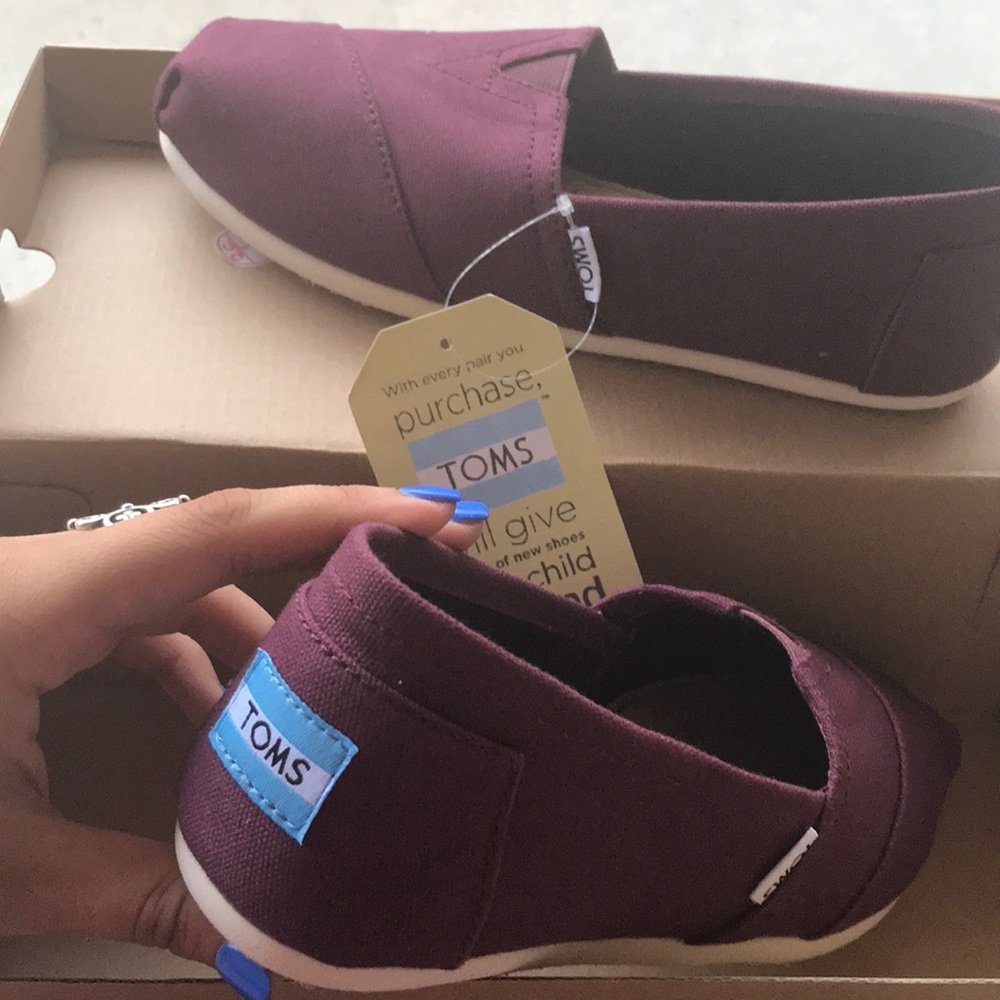 Maroon Toms